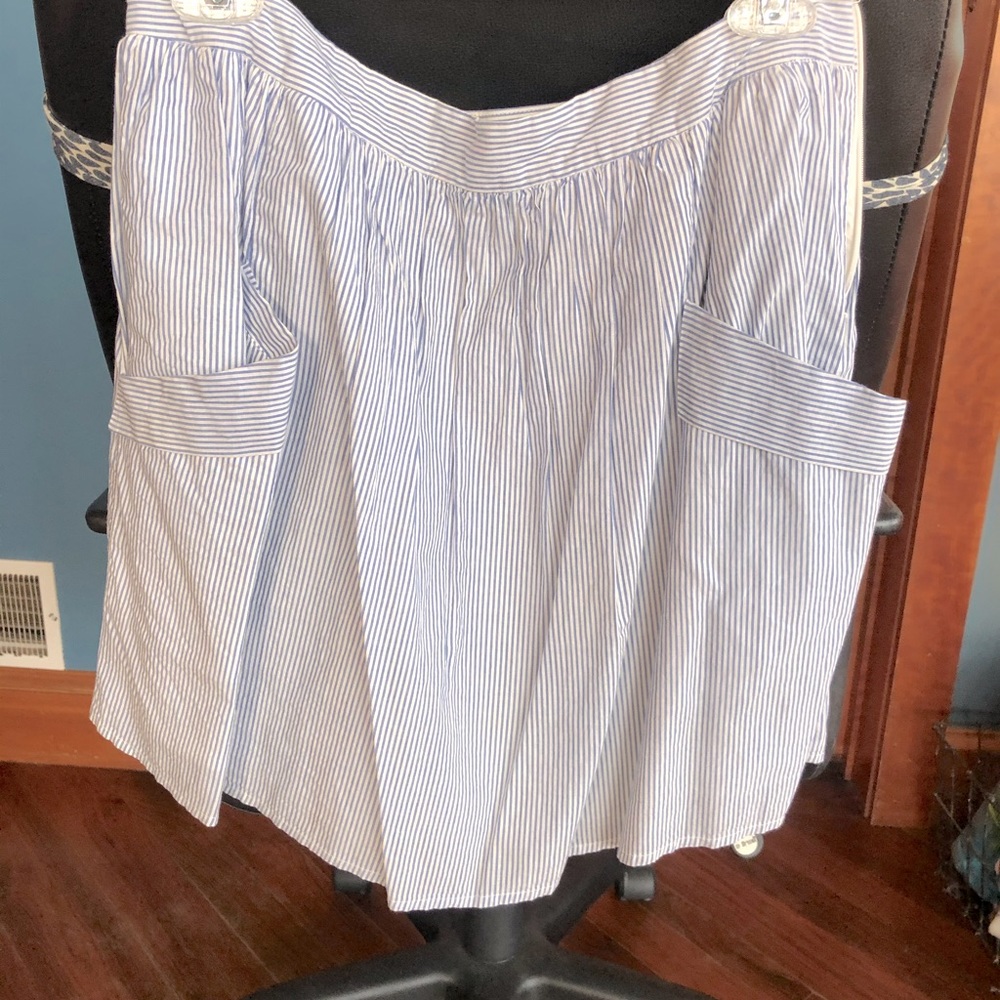 Gap brand women’s cotton miniskirt.